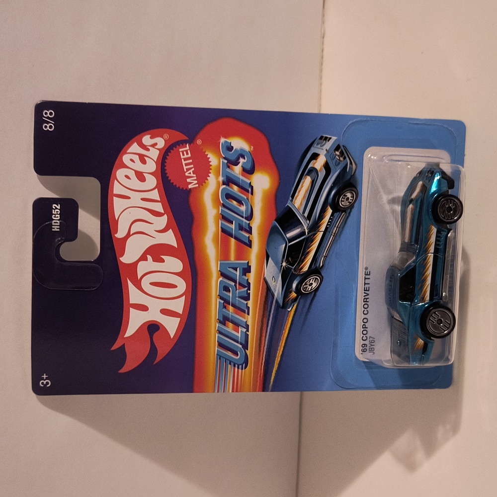 D4  Hot Wheels 69 Copo  Corvette stingray Ultra Hots  with shipping protector